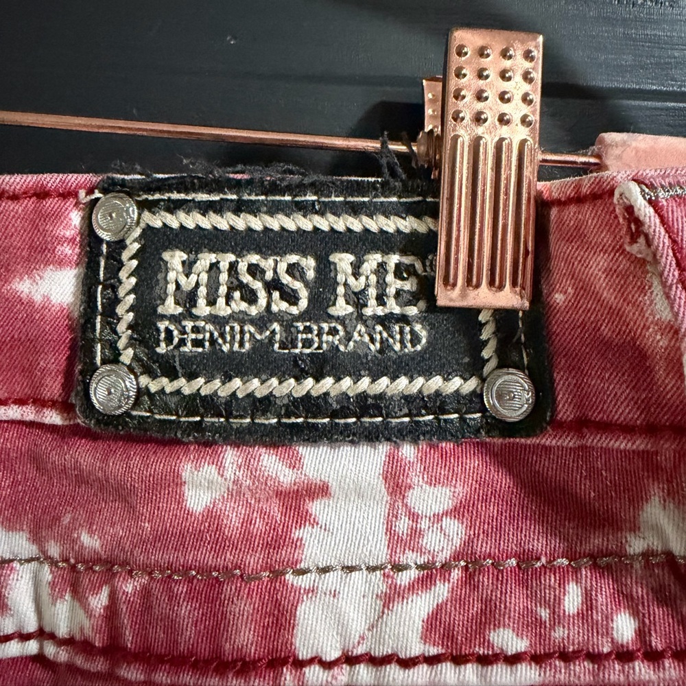 Miss Me Tie Dye Studded Short Red/White 27 - Picture 4 of 5